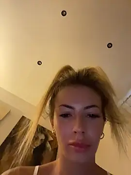 LaraAmosX online show from 07.25.26