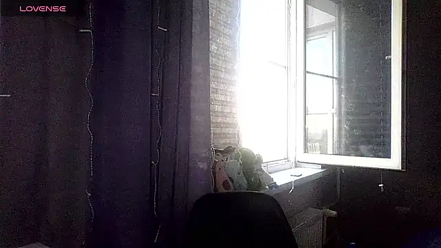 dakota charm  online show from 07.12.26