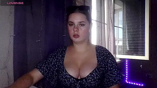 dakota charm  online show from 07.22.26
