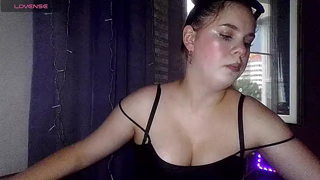 dakota charm  online show from 07.24.26