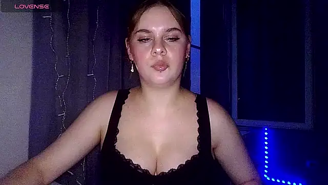 dakota charm  online show from 07.25.26