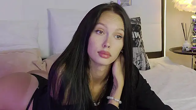 Lia tins online show from 07.17.26