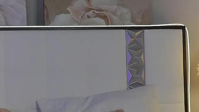 Lia tins online show from 07.18.26
