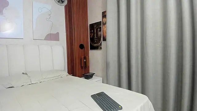 Millieskinny18 online show from 07.22.26