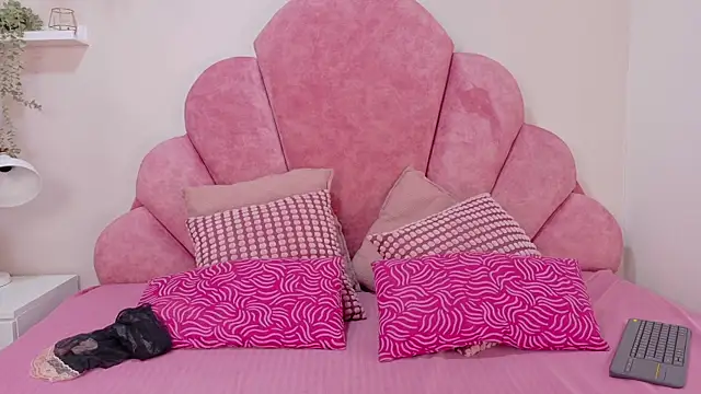 AuroraJackson   online show from 07.04.26
