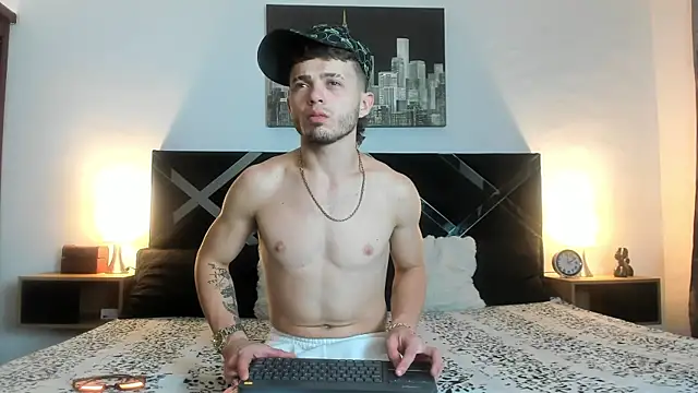Snapshot of Zeus_damian21 chatting on 06.29.26 Zeus damian21 online show from 06.29.26