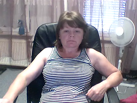 Snapshot of MoonLady40 chatting on 06.21.26 MoonLady40 online show from 06.21.26