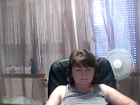 Snapshot of MoonLady40 chatting on 06.22.26 MoonLady40 online show from 06.22.26
