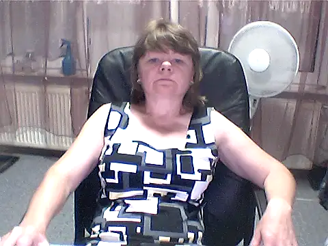 Snapshot of MoonLady40 chatting on 06.26.26 MoonLady40 online show from 06.26.26