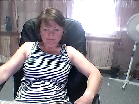 Snapshot of MoonLady40 chatting on 06.27.26 MoonLady40 online show from 06.27.26