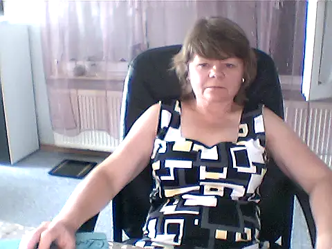 Snapshot of MoonLady40 chatting on 06.30.26 MoonLady40 online show from 06.30.26