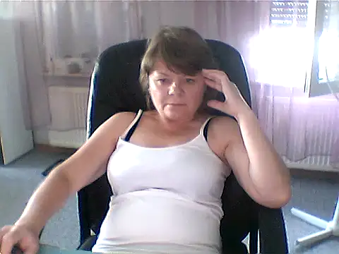 Snapshot of MoonLady40 chatting on 07.01.26 MoonLady40 online show from 07.01.26