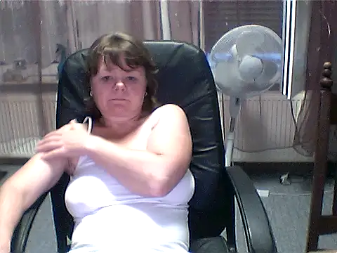 Snapshot of MoonLady40 chatting on 07.06.26 MoonLady40 online show from 07.06.26