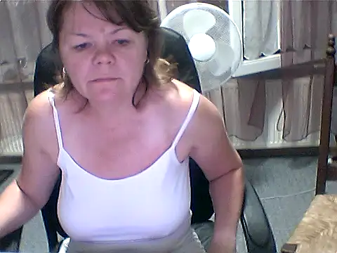 Snapshot of MoonLady40 chatting on 07.09.26 MoonLady40 online show from 07.09.26