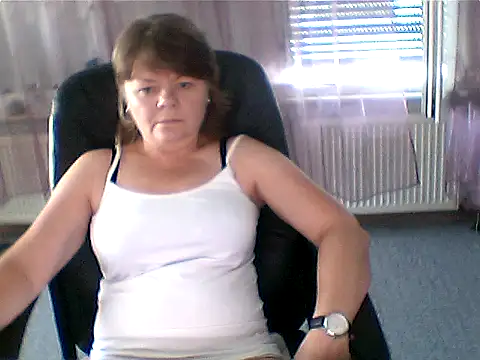 Snapshot of MoonLady40 chatting on 07.10.26 MoonLady40 online show from 07.10.26
