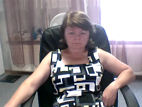 Snapshot of MoonLady40 chatting on 07.17.26 MoonLady40 online show from 07.17.26