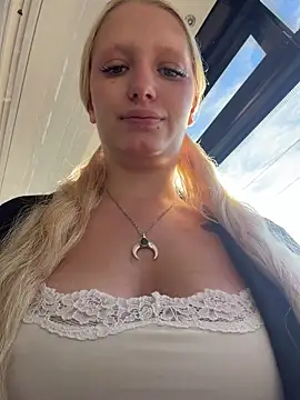 Elfi InPublic online show from 07.03.26