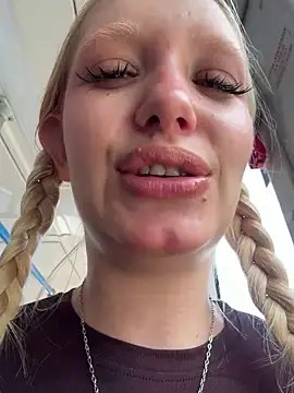 Elfi InPublic online show from 07.04.26