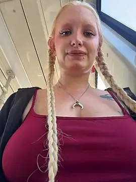 Elfi InPublic online show from 07.12.26