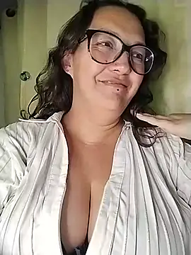 Snapshot of _Saraqueen-- chatting on 06.25.26 Saraqueen-- online show from 06.25.26