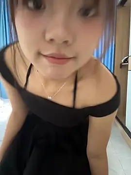 Snapshot of ela_sisi chatting on 06.21.26 ela sisi online show from 06.21.26