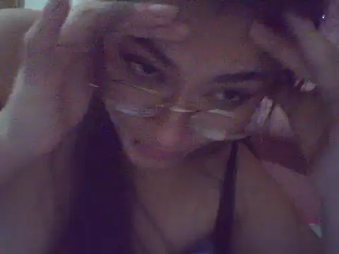 Snapshot of Thania- chatting on 06.27.26 Thania- online show from 06.27.26
