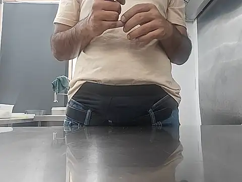 Snapshot of brownskinbull1 chatting on 07.22.26 brownskinbull1 online show from 07.22.26