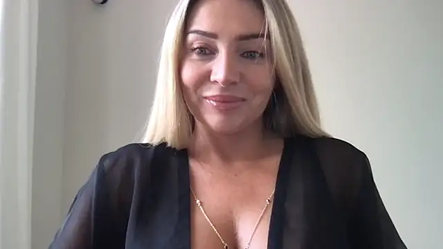 Snapshot of Chloeblond chatting on 07.01.26 Chloeblond online show from 07.01.26