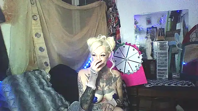 Snapshot of in_my_bunny chatting on 07.28.26 in my bunny online show from 07.28.26
