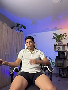 Snapshot of SantiLux_ chatting on 06.23.26 SantiLux online show from 06.23.26