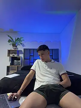 Snapshot of SantiLux_ chatting on 06.25.26 SantiLux online show from 06.25.26