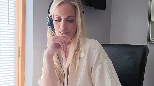 Bonnie Ryder online show from 07.08.26