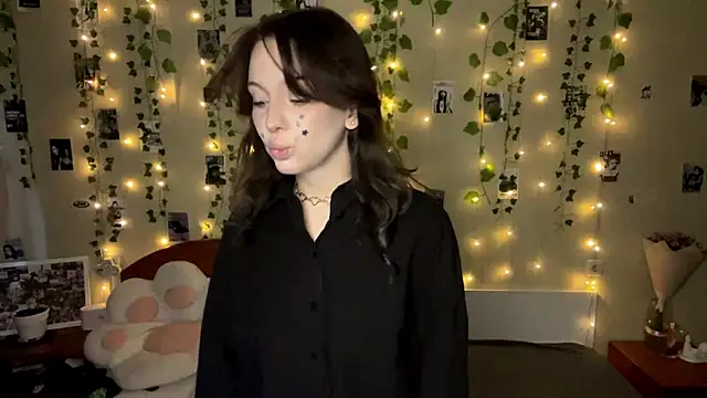 Snapshot of yanashowsy chatting on 06.22.26 yanashowsy online show from 06.22.26