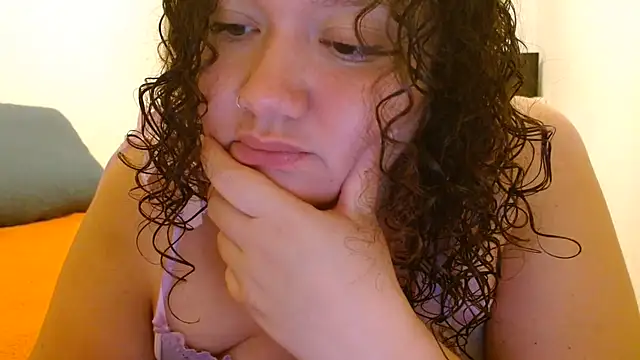 Snapshot of HeidiSanabria chatting on 07.20.26 HeidiSanabria online show from 07.20.26