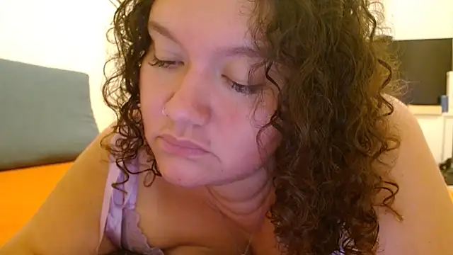 Snapshot of HeidiSanabria chatting on 07.24.26 HeidiSanabria online show from 07.24.26