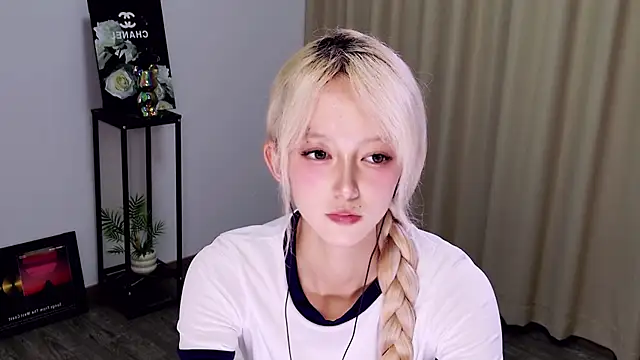 Snapshot of Hot--01 chatting on 07.28.26 Hot--01 online show from 07.28.26