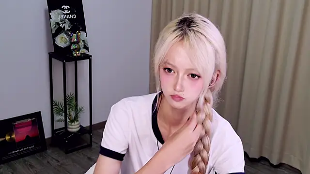 Snapshot of Hot--01 chatting on 07.28.26 Hot--01 online show from 07.28.26