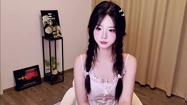 Snapshot of Hot--01 chatting on 07.30.26 Hot--01 online show from 07.30.26