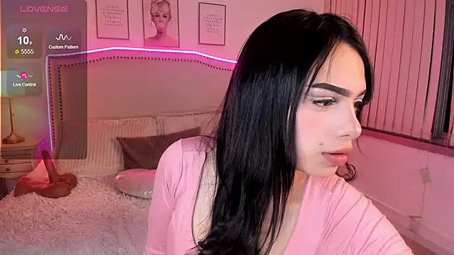 Snapshot of mila__vega chatting on 07.15.26 mila vega online show from 07.15.26