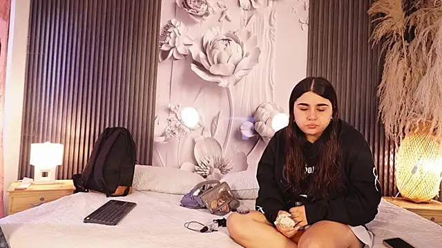 Snapshot of GabbyAndDominic chatting on 07.16.26 GabbyAndDominic online show from 07.16.26