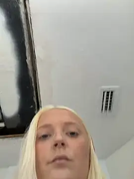 Blondebarbie21 online show from 06.22.26