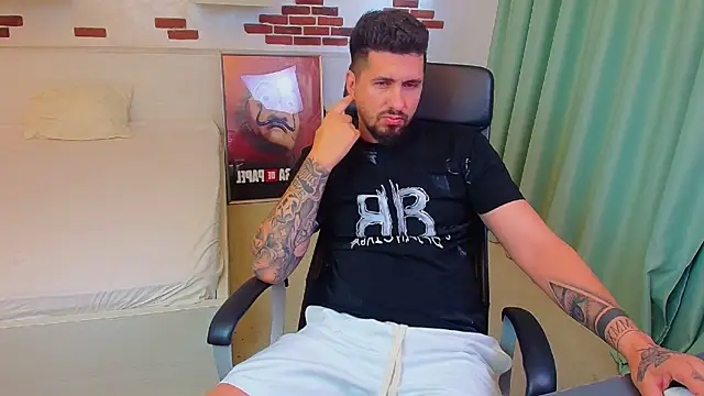 Snapshot of LoganStroud chatting on 07.05.26 LoganStroud online show from 07.05.26
