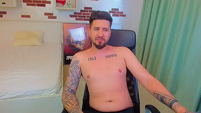 Snapshot of LoganStroud chatting on 07.18.26 LoganStroud online show from 07.18.26