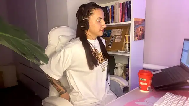 Monica Cutersseys online show from 06.19.26