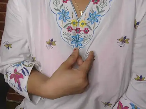 Snapshot of loving_queen1 chatting on 06.19.26 loving queen1 online show from 06.19.26
