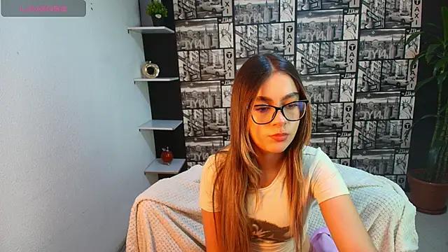 Snapshot of mia_desiring chatting on 07.27.26 mia desiring online show from 07.27.26