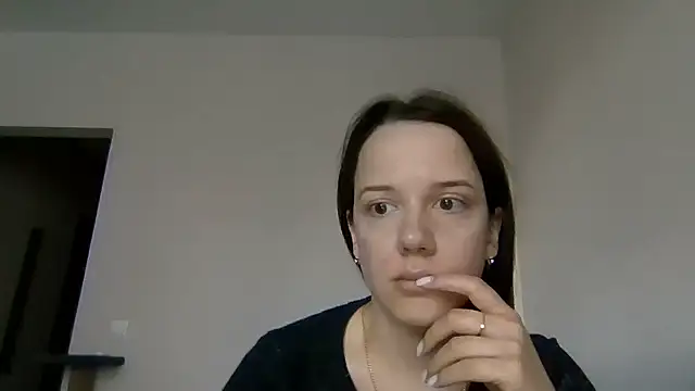 Snapshot of Nivella chatting on 06.22.26 Nivella online show from 06.22.26