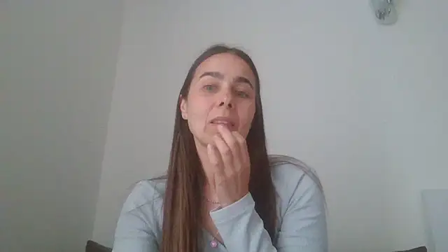 Snapshot of Vanelleda chatting on 06.21.26 Vanelleda online show from 06.21.26
