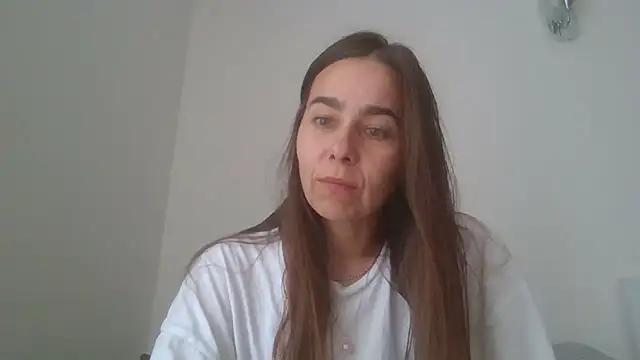 Snapshot of Vanelleda chatting on 06.23.26 Vanelleda online show from 06.23.26