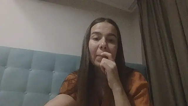 Snapshot of Vanelleda chatting on 07.28.26 Vanelleda online show from 07.28.26